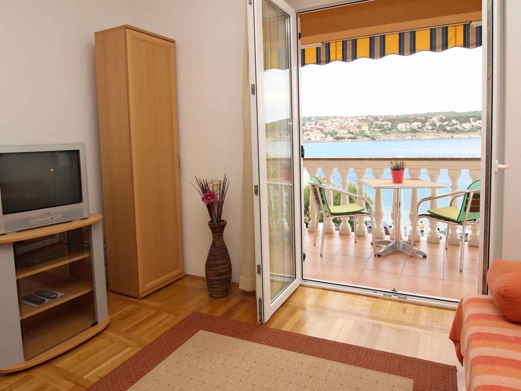 Ferienwohnung am Wasser mit Balkon