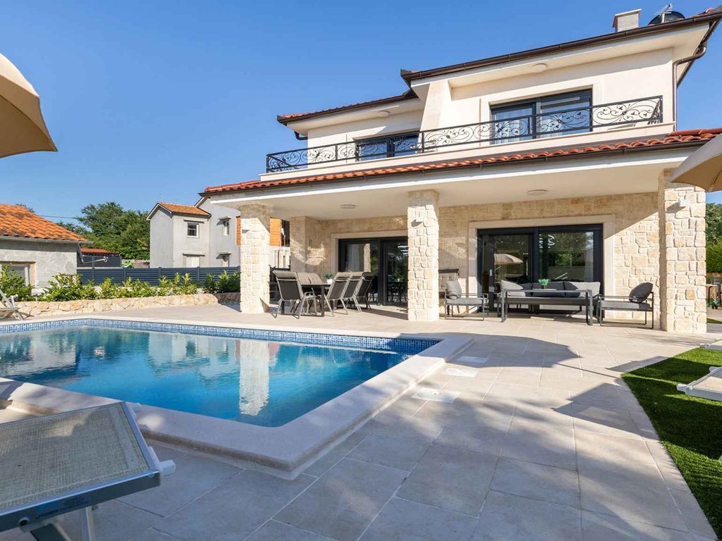 Villa mit Pool
