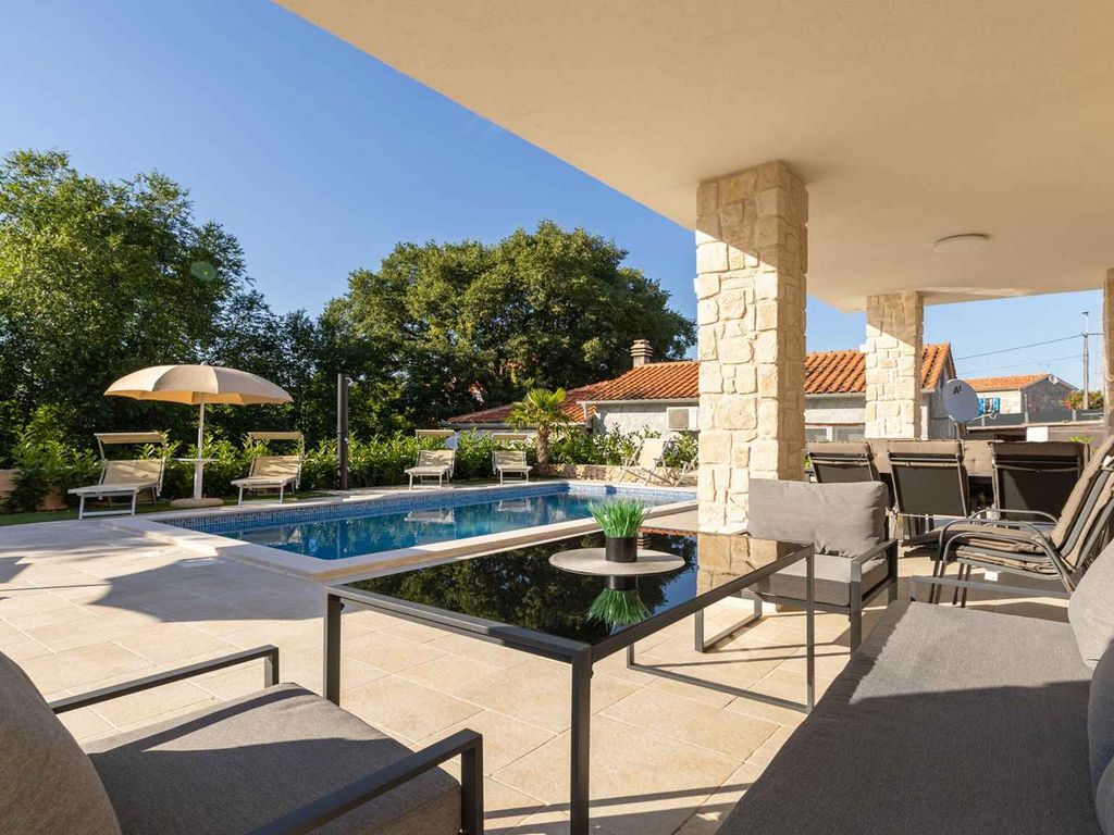 Villa mit Pool