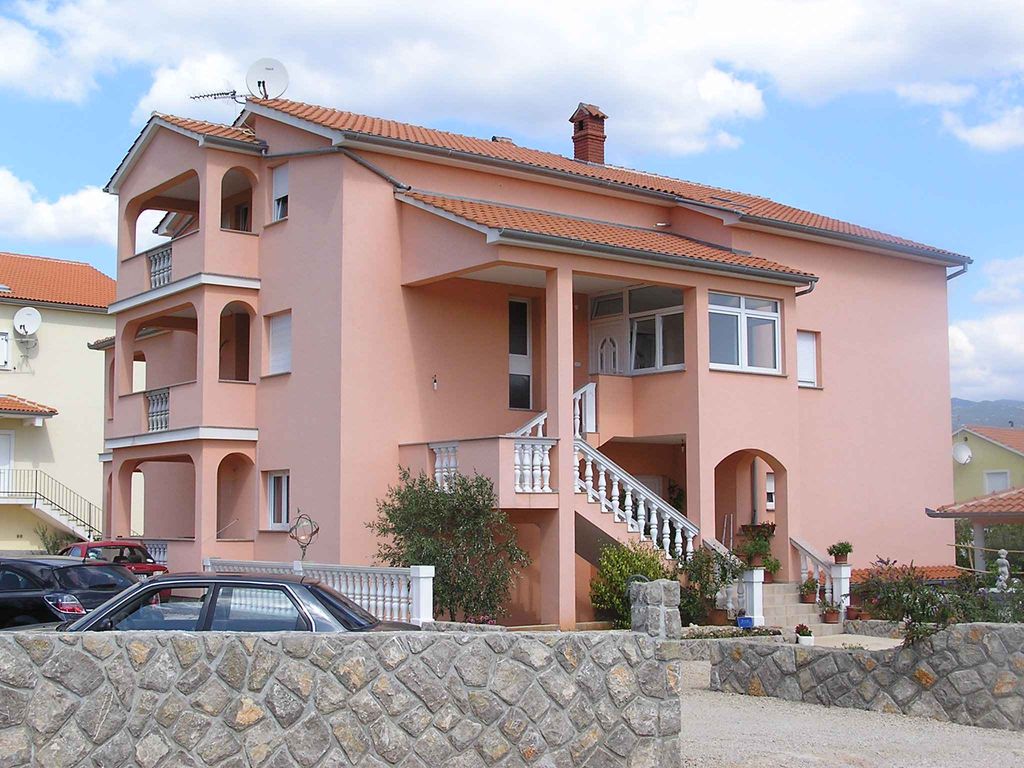 Ferienwohnung mit Balkon und Klimaanlage