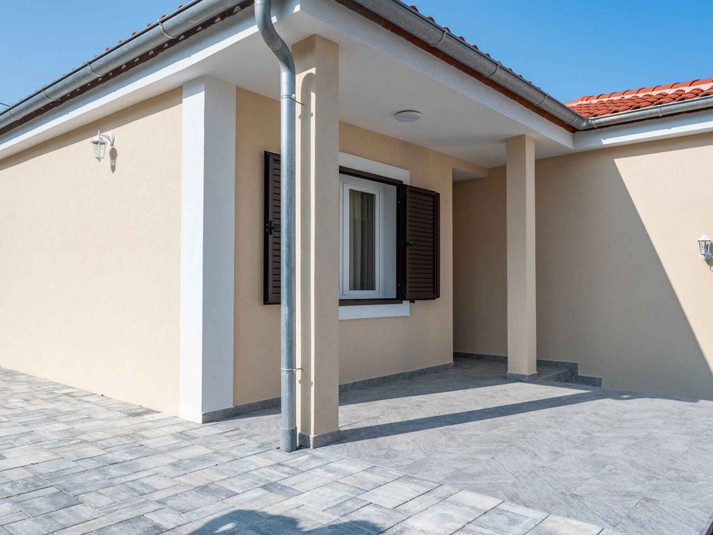Ferienwohnung sa terasom u blizini mora