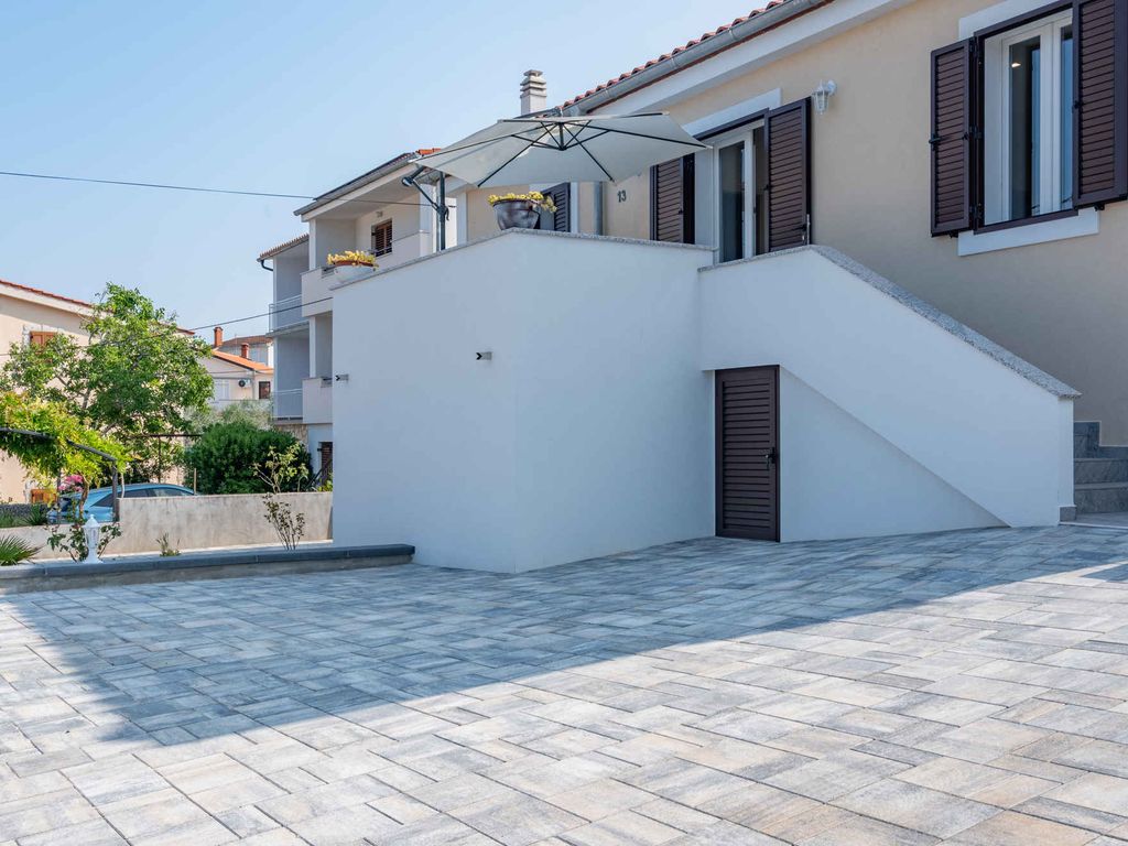 Ferienwohnung sa terasom u blizini mora