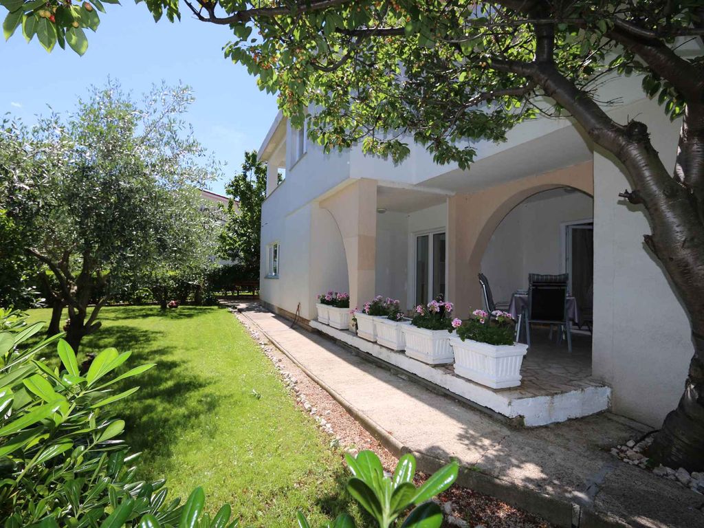Ferienwohnung mit Terrasse und nur 150 m vom Meer