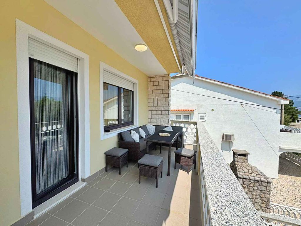 Ferienwohnung mit Balkon und Grillmöglichkeit