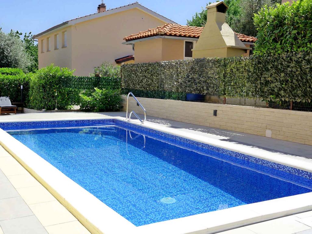 Ferienhaus mit Swimmingpool und Grill