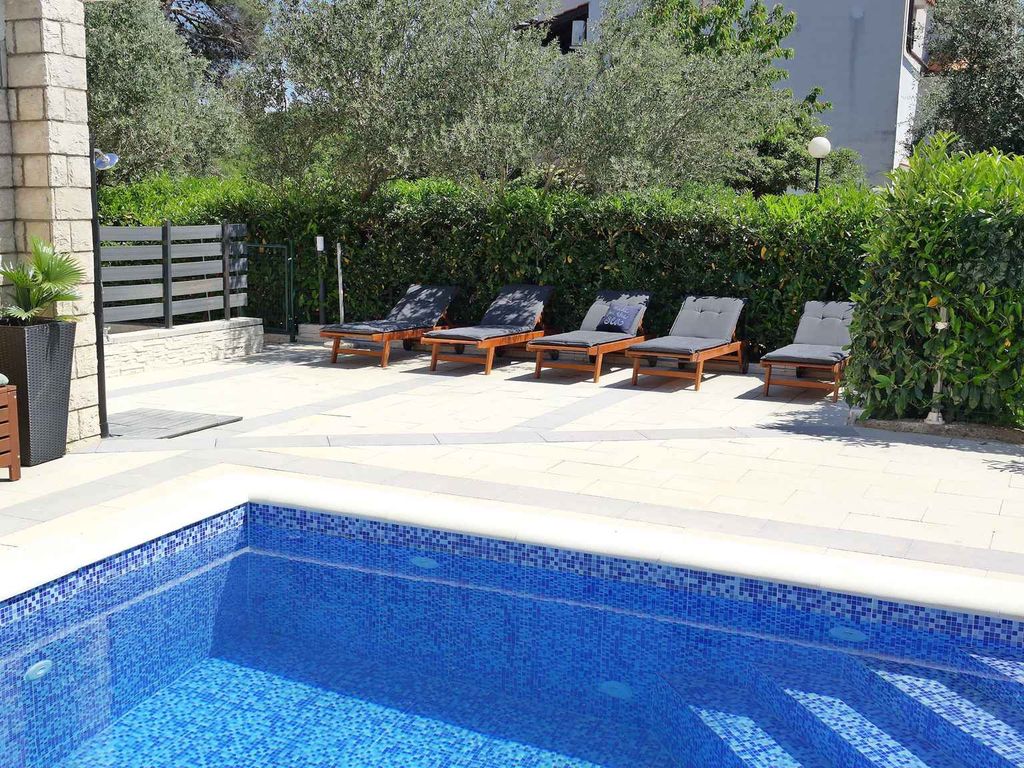 Ferienhaus mit Swimmingpool und Grill