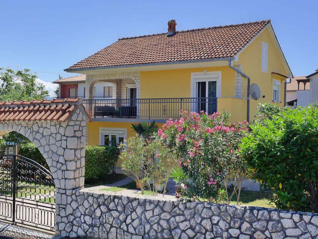 Ferienhaus mit Swimmingpool und Grill