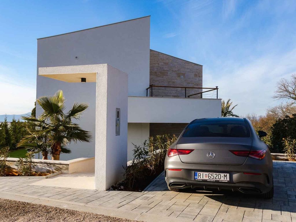 Villa mit Wellness und Weingut