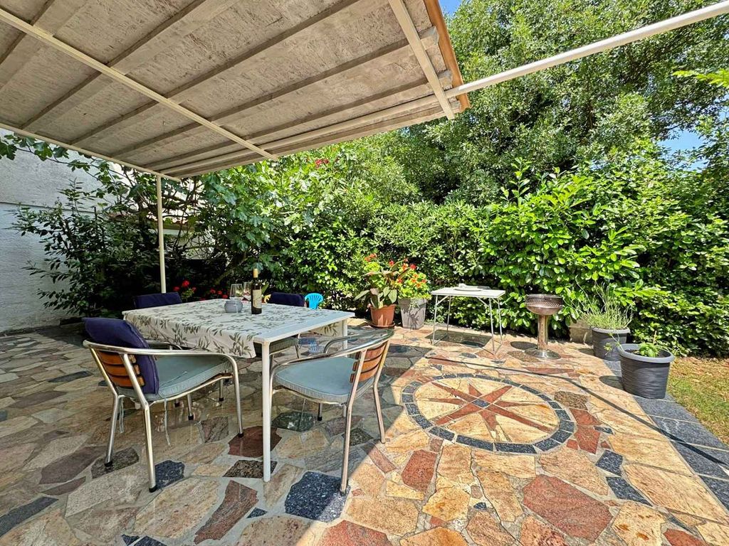 Ferienwohnung mit Terrasse und Klimaanlage