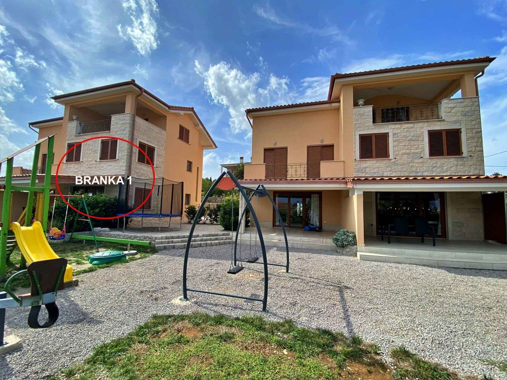 Ferienwohnung mit Terrasse und Meerblick