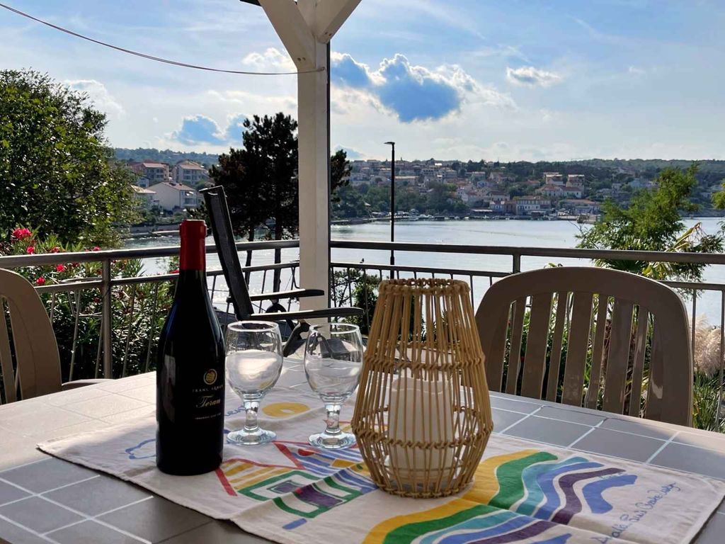 Ferienwohnung mit gemütlicher Terrasse und Meerblick