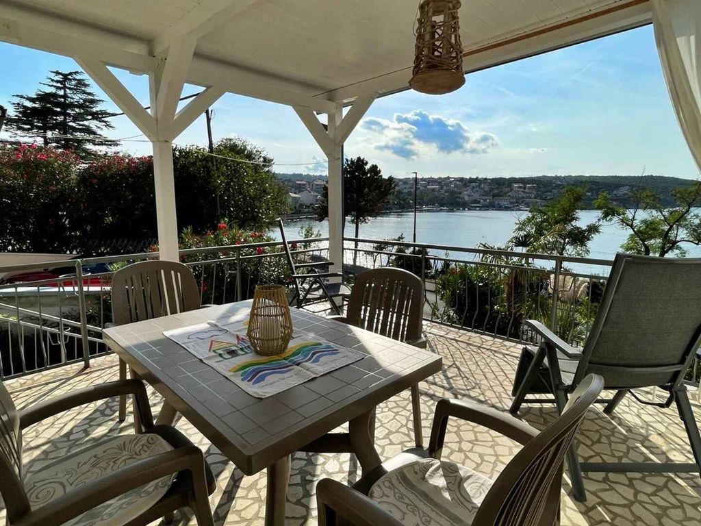 Ferienwohnung mit gemütlicher Terrasse und Meerblick