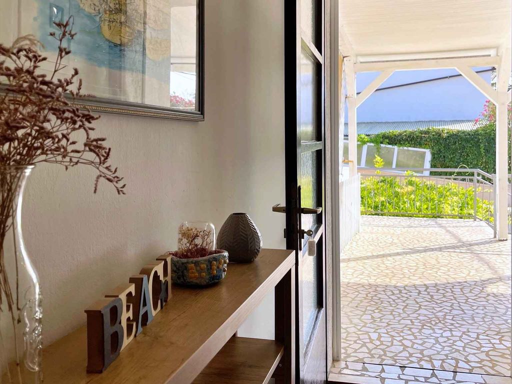 Ferienwohnung mit gemütlicher Terrasse und Meerblick