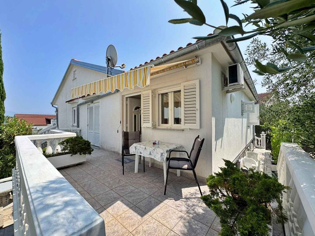 Ferienwohnung mit Klimaanlage und Balkon
