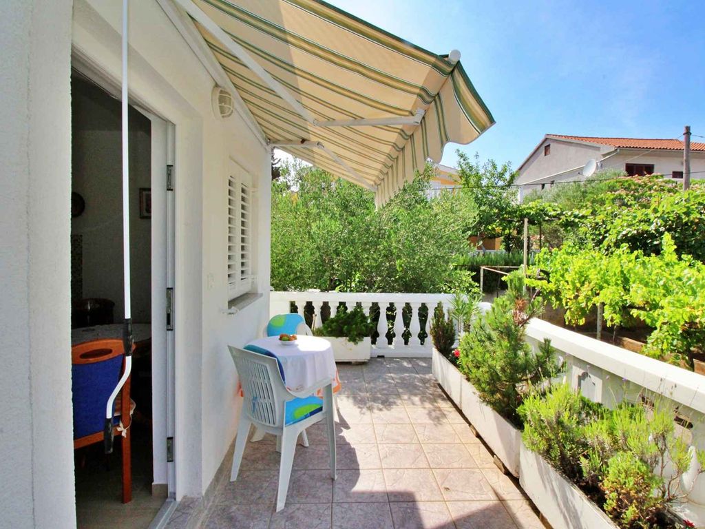 Ferienwohnung mit Klimaanlage und Balkon
