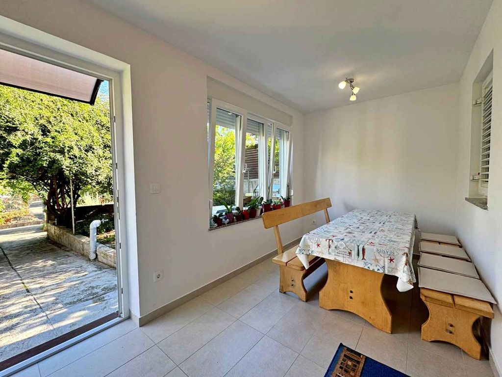 Ferienwohnung mit Terrasse und Grillmöglichkeit