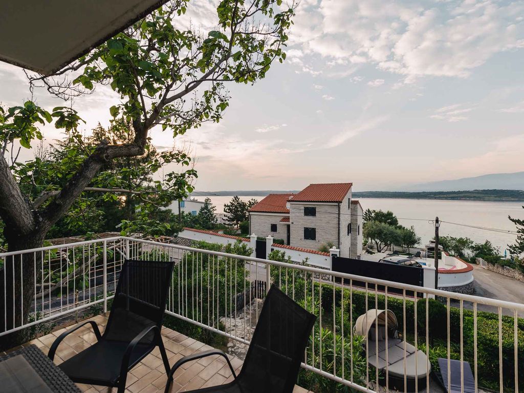 Ferienwohnung Sara mit Meerblick und Pool