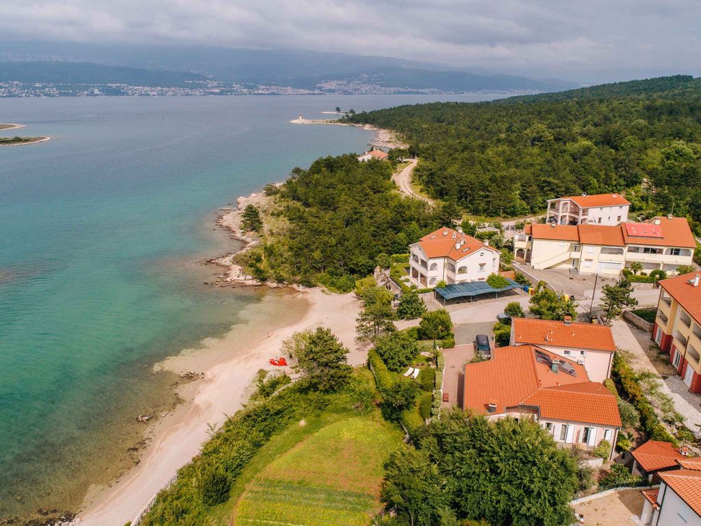 Ferienwohnung Sara mit Meerblick und Pool