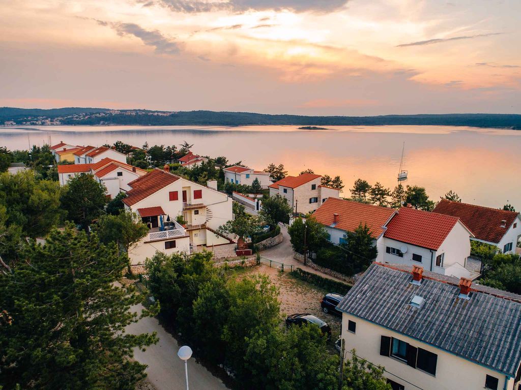 Ferienwohnung Sara mit Meerblick und Pool