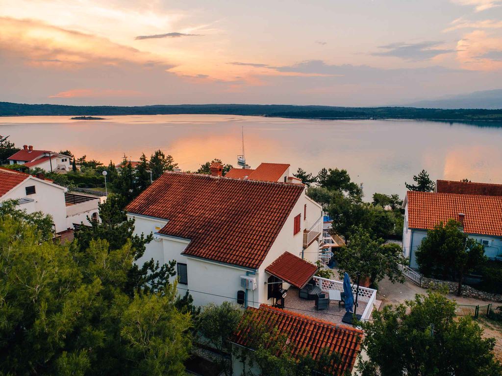 Ferienwohnung Sara mit Meerblick und Pool und große Terrasse