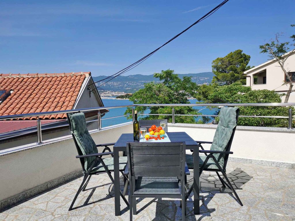 Studio mit Balkon und Klimaanlage