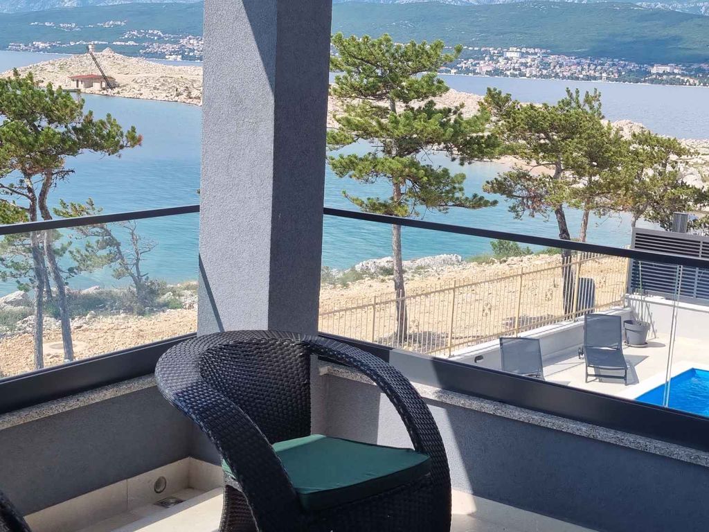 Ferienwohnung mit Swimmingpool und Meerblick
