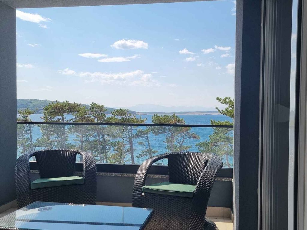 Ferienwohnung mit Swimmingpool und Meerblick