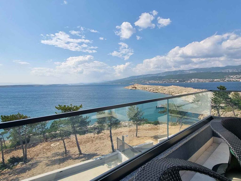 Ferienwohnung mit Swimmingpool und Meerblick