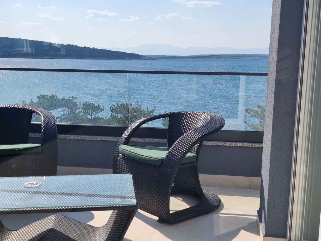 Ferienwohnung mit Swimmingpool und Meerblick