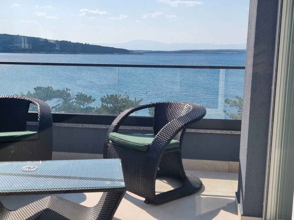 Ferienwohnung mit Swimmingpool und Meerblick