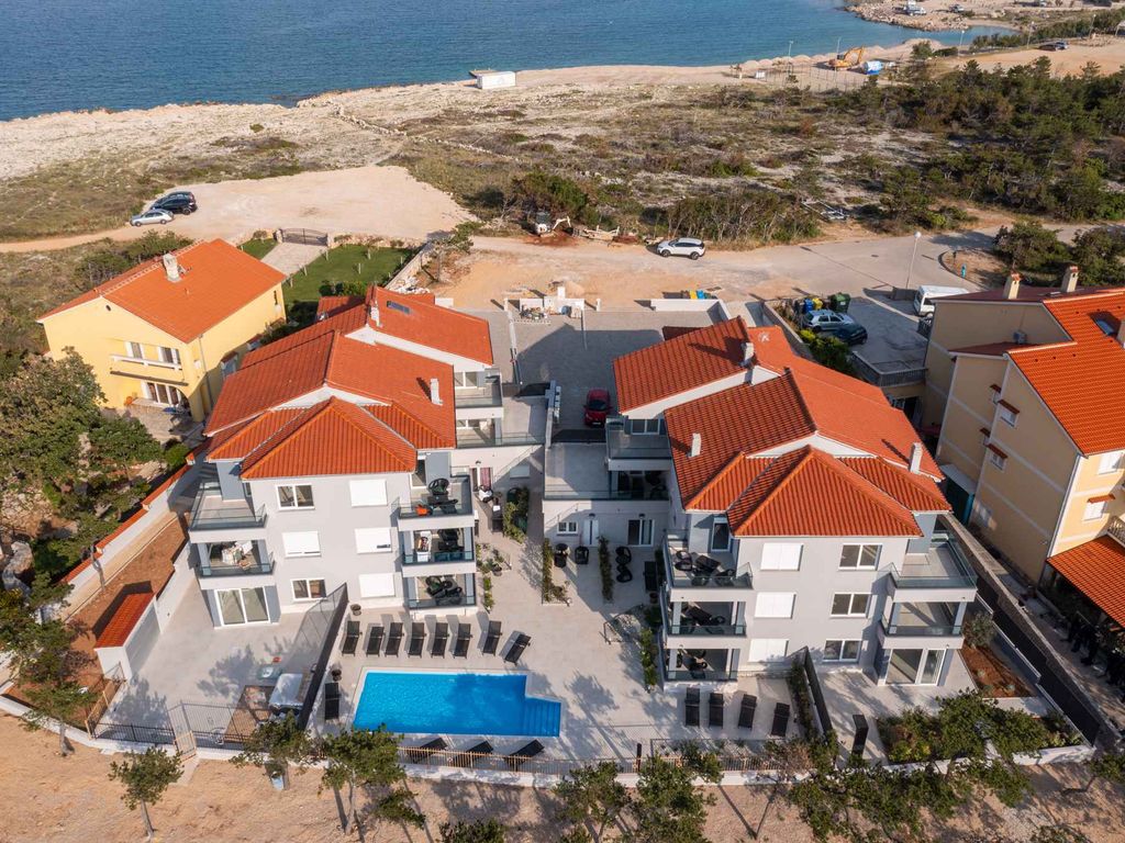 Ferienwohnung mit Swimmingpool und Meerblick