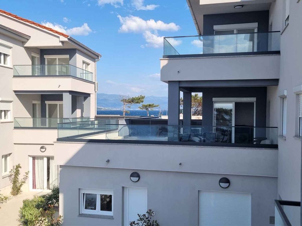 Ferienwohnung mit Swimmingpool und Meerblick