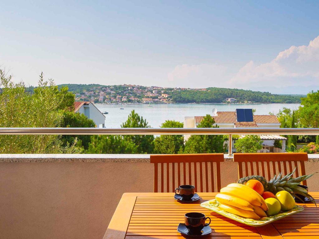 Ferienwohnung mit einen Balkon und Meerblick
