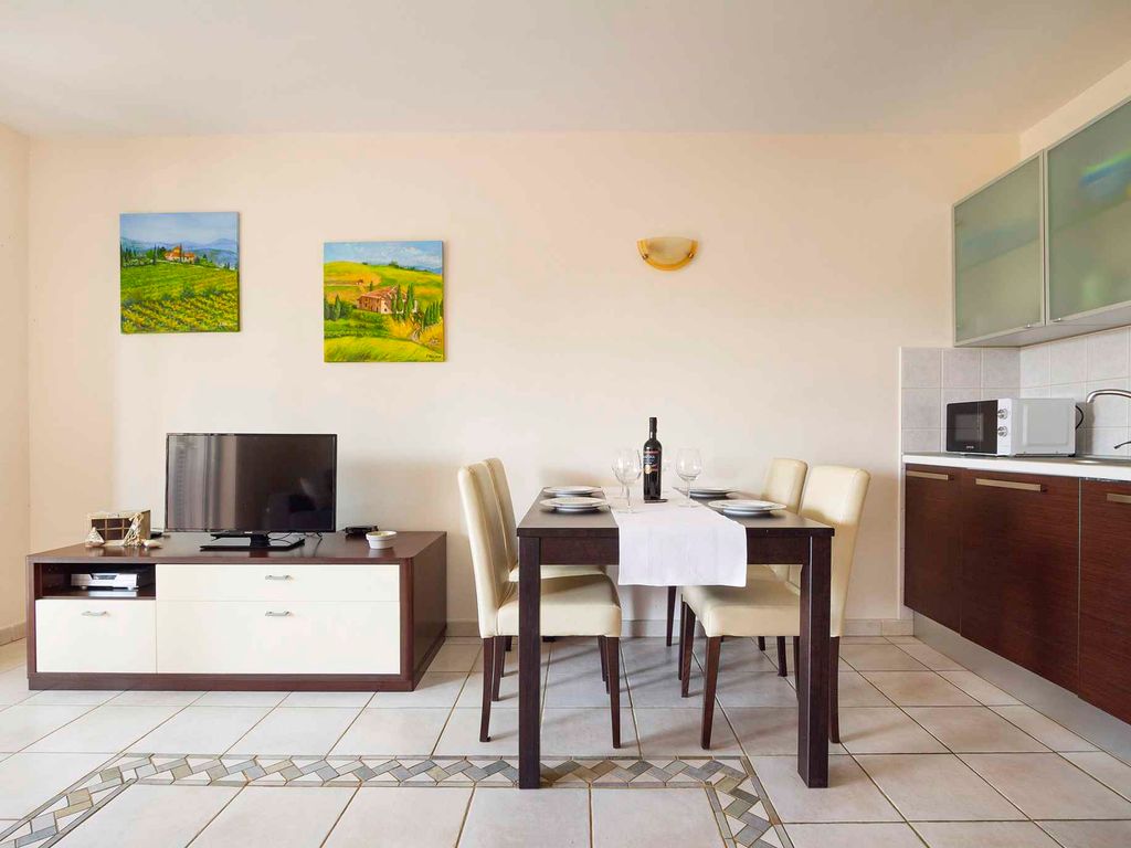 Ferienwohnung mit einen Balkon und Meerblick