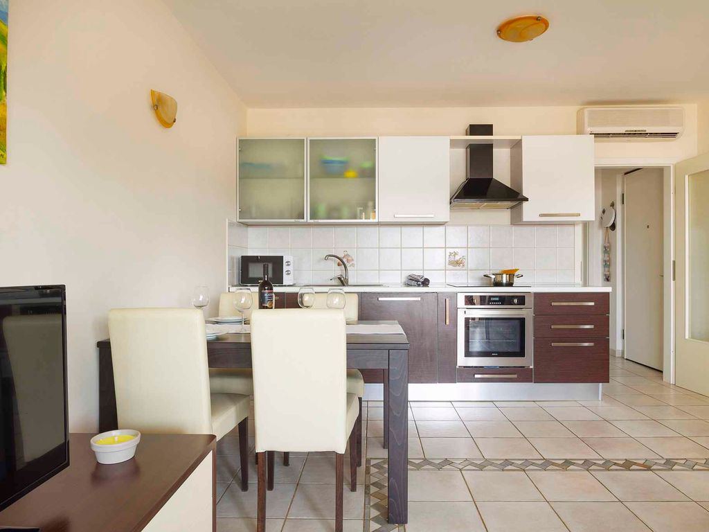 Ferienwohnung mit einen Balkon und Meerblick
