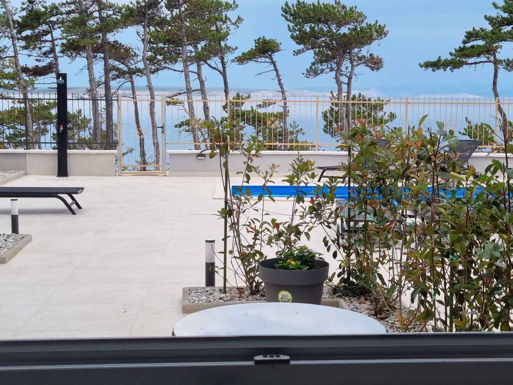 Studio mit Swimmingpool und Meerblick