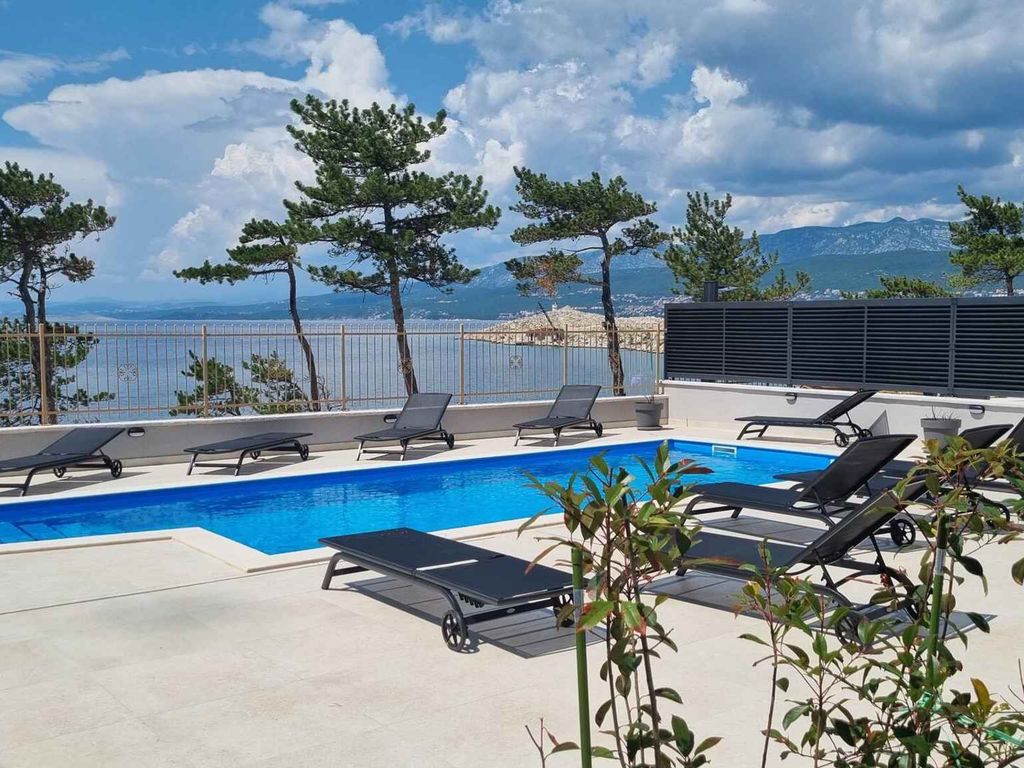 Ferienwohnung mit Swimmingpool und Meerblick
