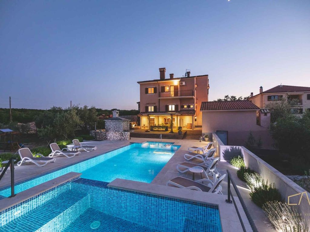 Villa mit Klimaanlage und Außenpool