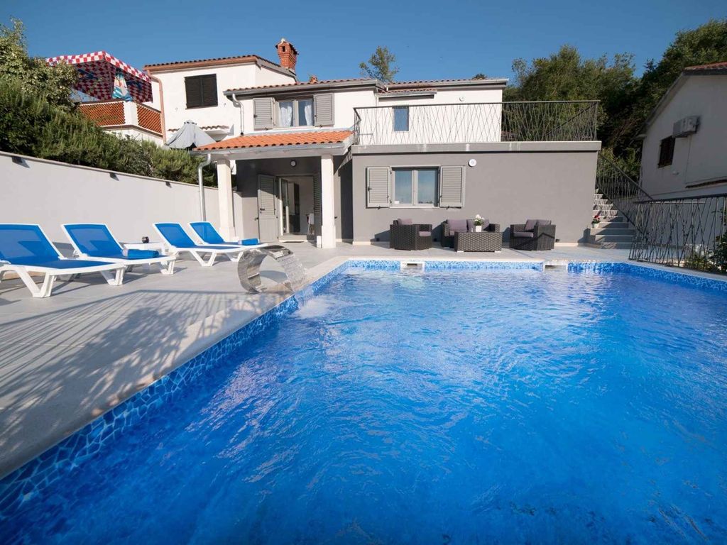 FerienHaus mit Klimaanlage und Außenpool