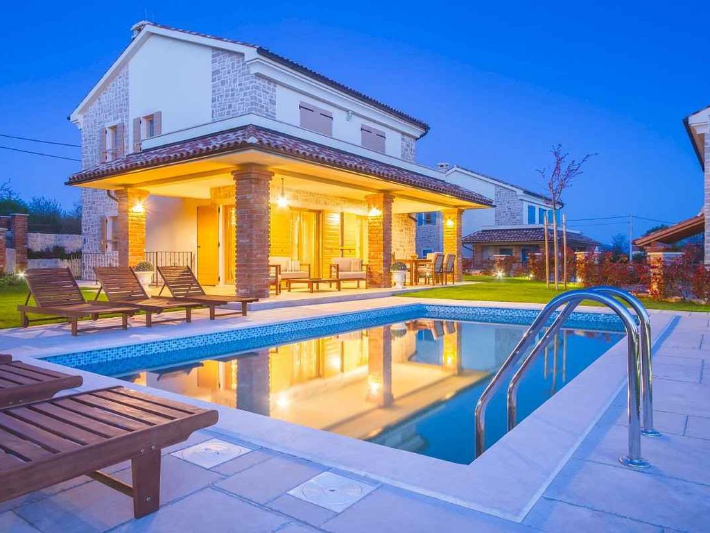 Villa mit rustikalem Hauch und Pool auf Krk