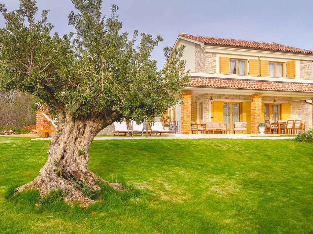Villa mit rustikalem Hauch und Pool auf Krk