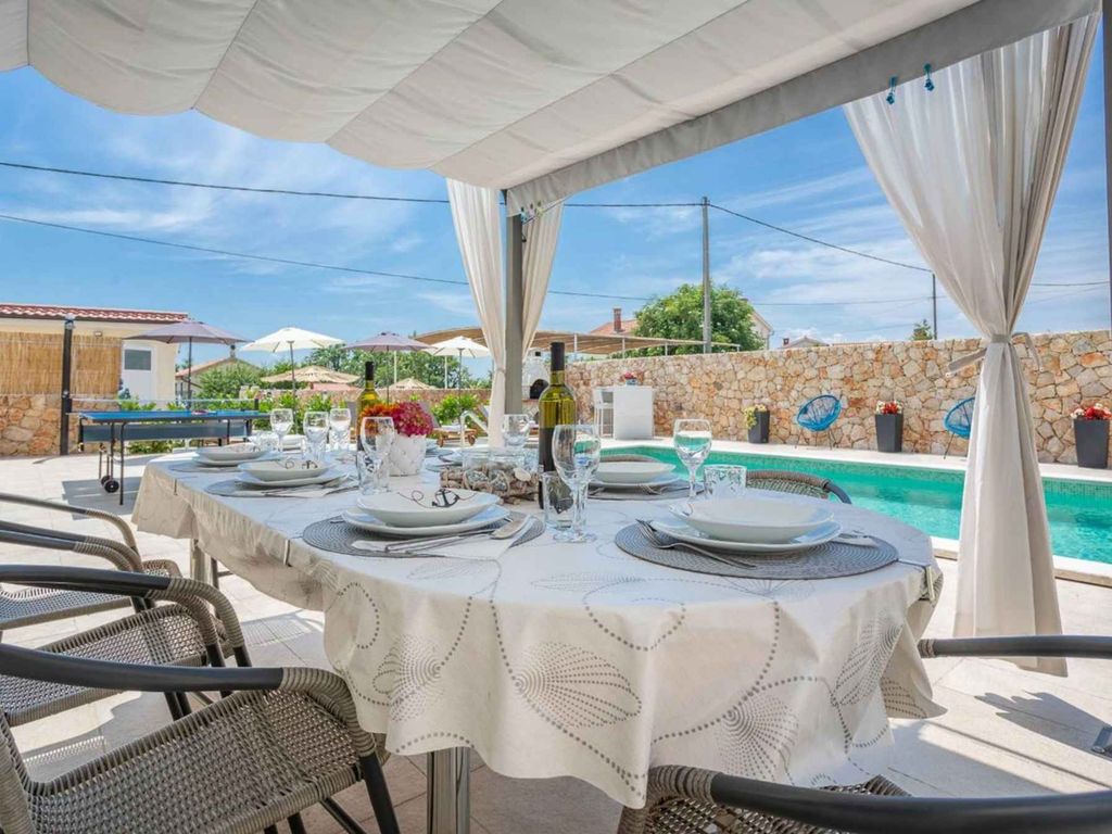 Villa mit Swimmingpool und Freizeitangeboten