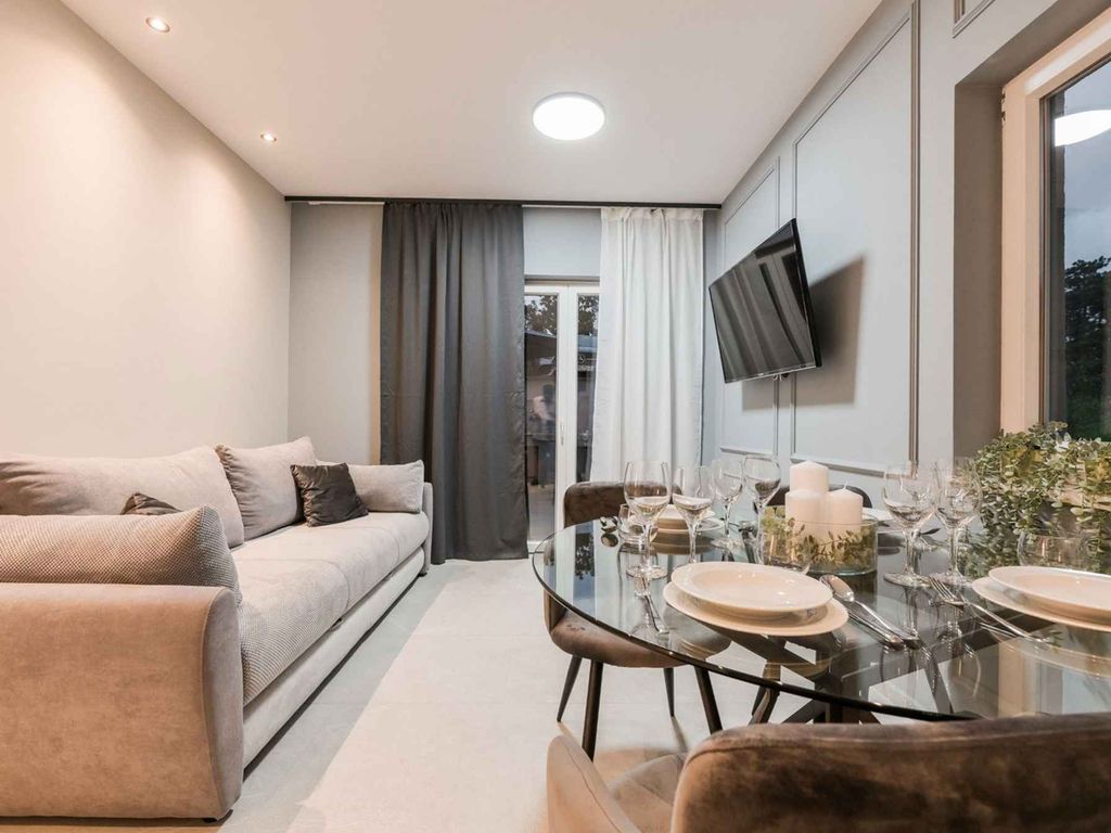 Ferienwohnung mit Swimmingpool und Grill zur gemeinsamen Nutzung