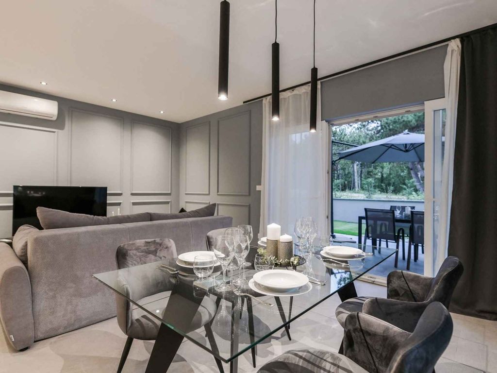Ferienwohnung mit Swimmingpool und Grill zur gemeinsamen Nutzung