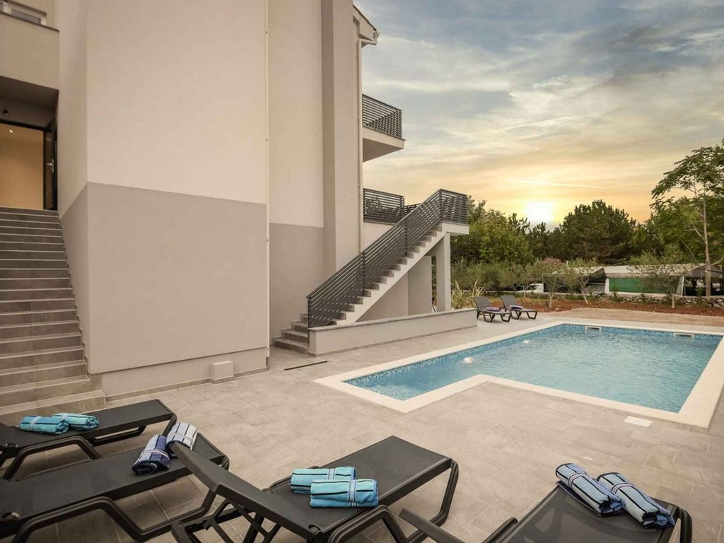 Ferienwohnung mit Swimmingpool und Grill zur gemeinsamen Nutzung