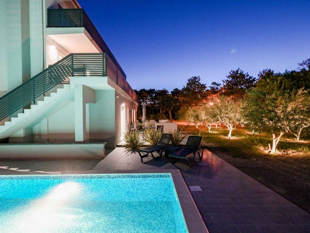 Ferienwohnung mit Swimmingpool und Grill zur gemeinsamen Nutzung