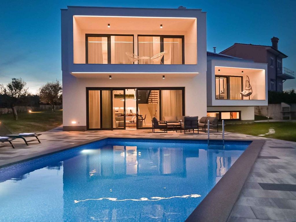 Villa mit Klimaanlage und Außenpool