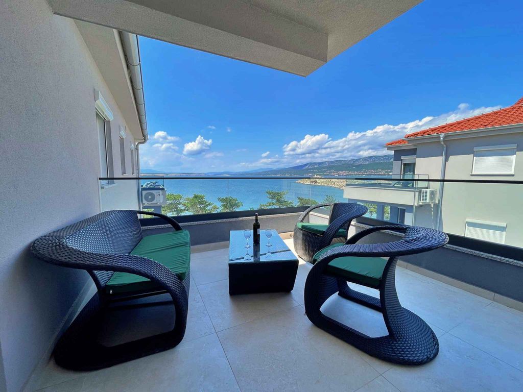 Ferienwohnung mit Swimmingpool und Meerblick