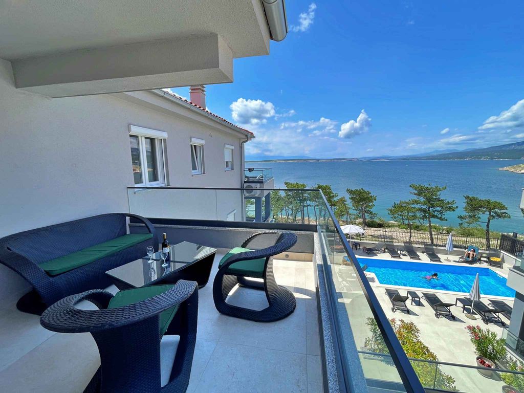Ferienwohnung mit Swimmingpool und Meerblick