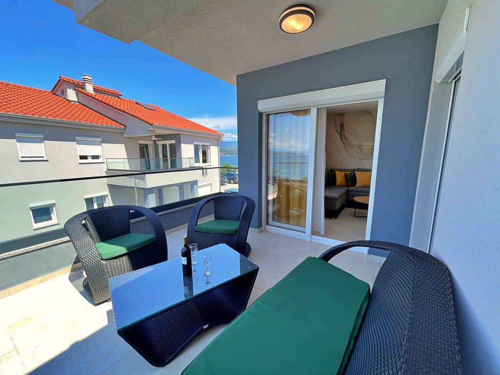 Ferienwohnung mit Swimmingpool und Meerblick